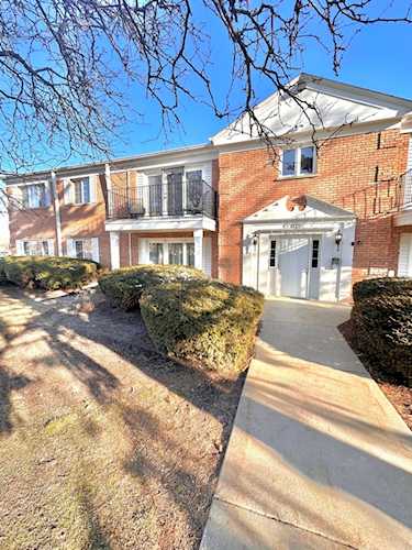 1120 N Farnsworth Ave #2D Aurora, IL 60505