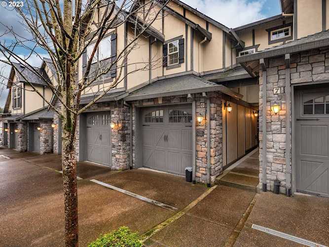 3632 SW Baird ST #6 Portland, OR 97219