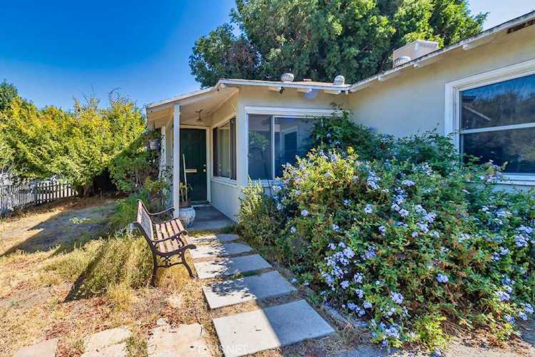 10804 Sarah St North Hollywood, CA 91602