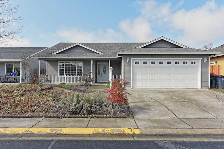 1222 Pheasant Way Central Point, OR 97502
