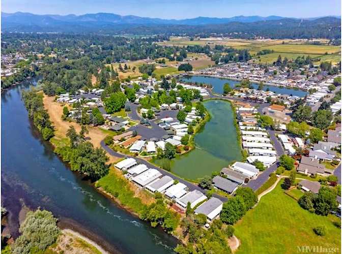 216 Kingsbury Dr Grants Pass, OR 97526