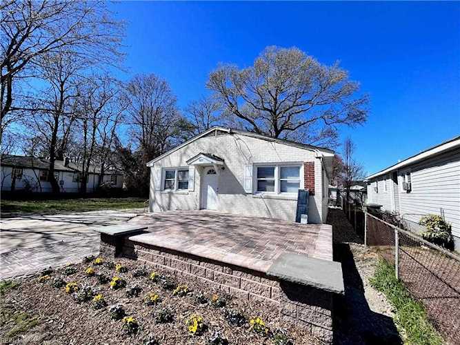 1027 42nd St Newport News, VA 23607