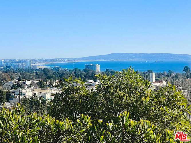 1055 El Medio Ave Pacific Palisades, CA 90272