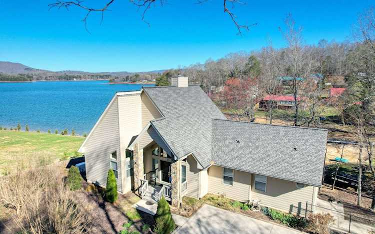2530 Lakefront Point Hiawassee, GA 30546