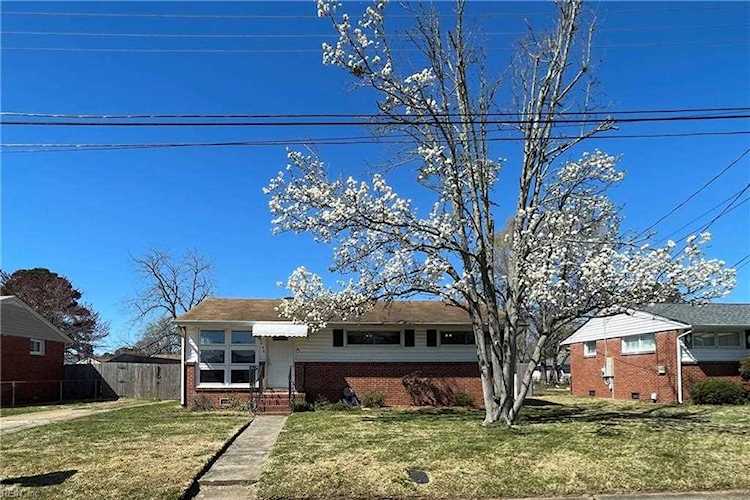 1038 Stanely Rd Portsmouth, VA 23701