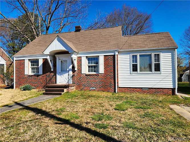 327 Bristol Ave Colonial Heights, VA 23834