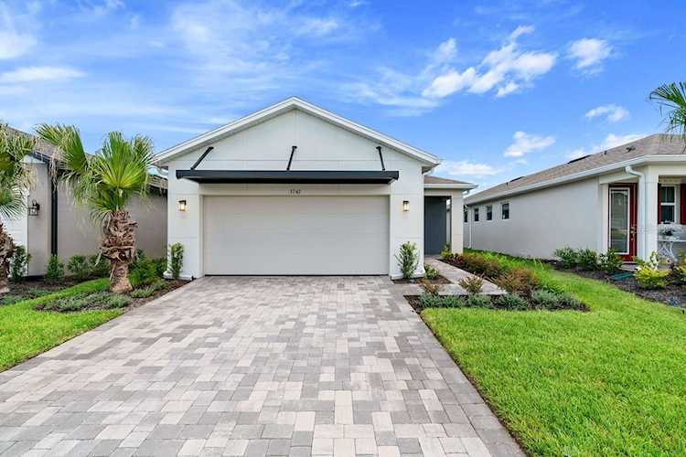 3742 Maxwell Park Dr Sun City Center, FL 33573