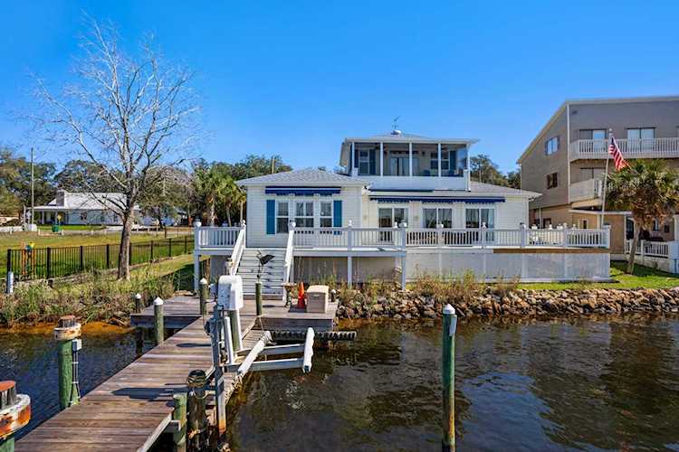 813 Bayshore Drive Niceville, FL 32578