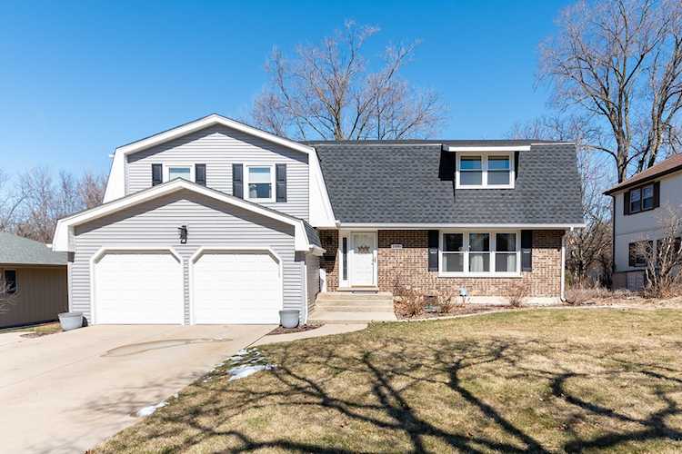 1090 Black Oak Dr Downers Grove, IL 60515