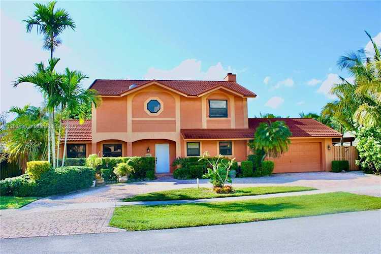 6381 Falconsgate Ave Davie, FL 33331