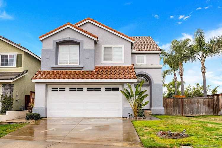 2484 Bear Rock Glen Escondido, CA 92026