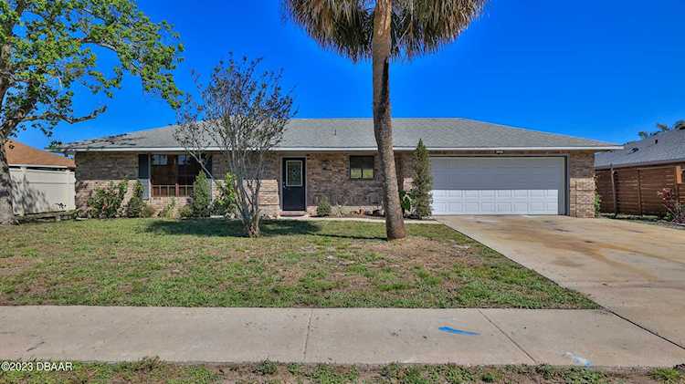 5823 Alstrum Drive Port Orange, FL 32127