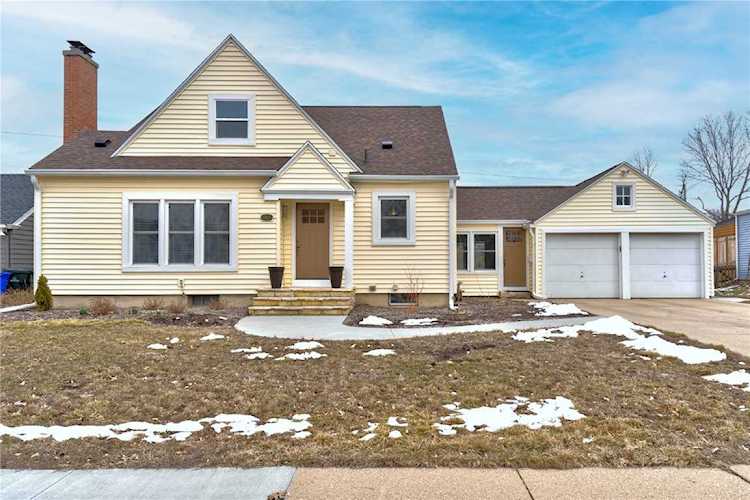 2625 SE Country Club Parkway Cedar Rapids, IA 52403 | MLS 2301682 Photo 1