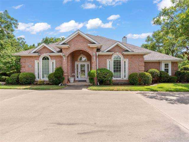 5713 Long Drive Granbury, TX 76049