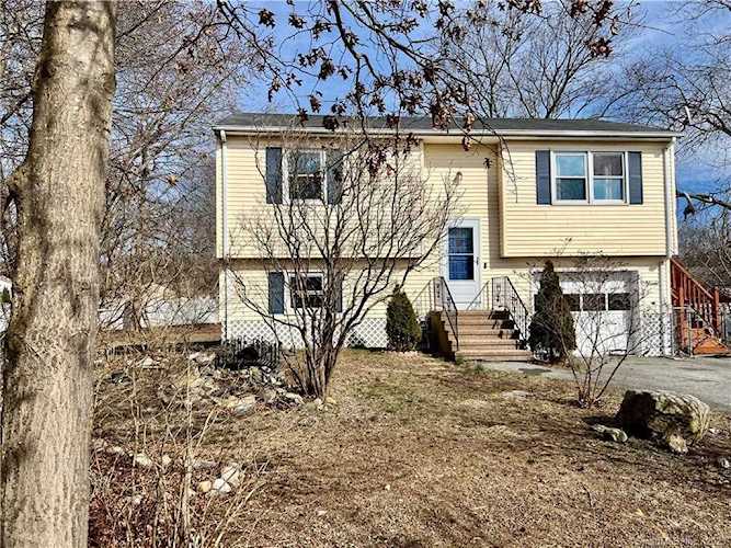 31 Saint Joseph Court Groton, CT 06340