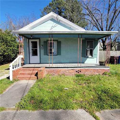 1217 Hull St Chesapeake, VA 23320