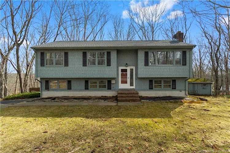 5 Old Oak Lane East Lyme, CT 06357