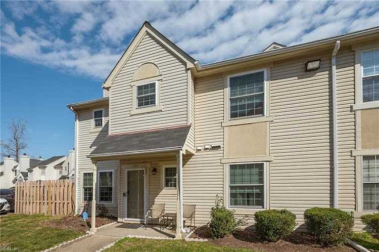 393 Lees Mill Dr Newport News, VA 23608