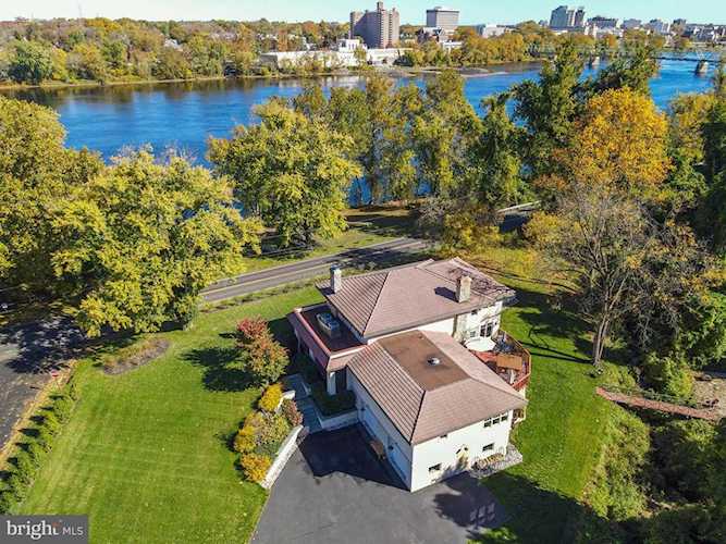 403 River Rd Yardley, PA 19067