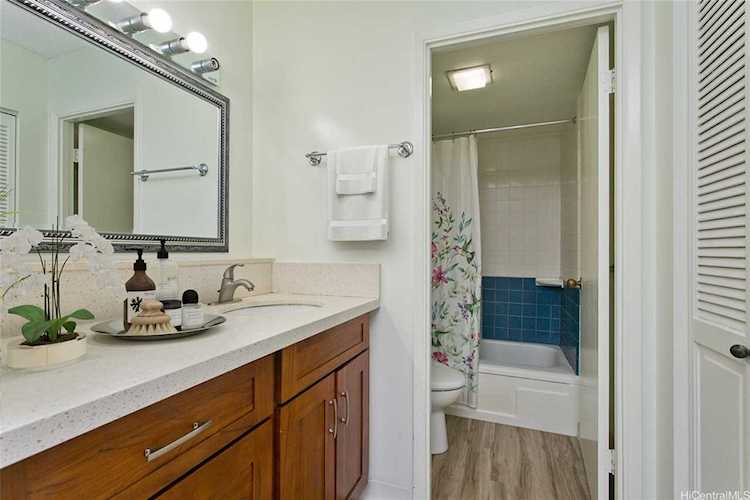 2240 Kuhio Avenue #2113 Honolulu, HI 96815 | MLS 202306322 Photo 1