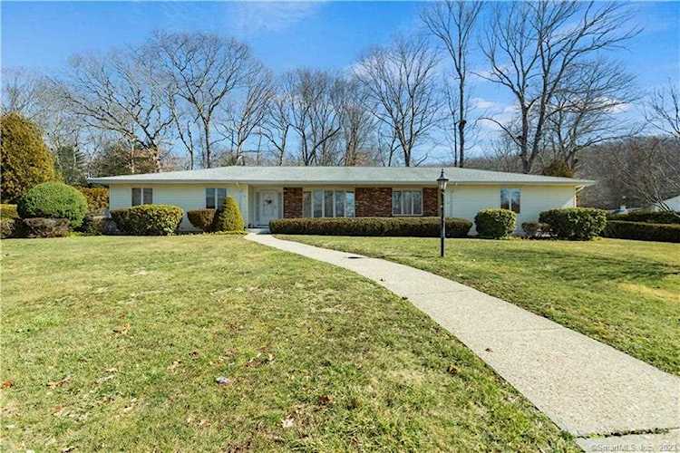 12 Alscot Drive East Lyme, CT 06333