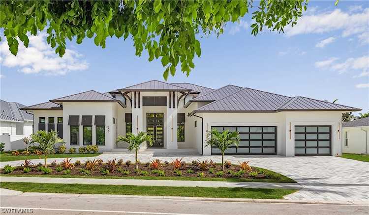 635 Harbour Dr Naples, FL 34103