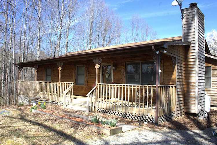 2579 Quarles Thaxton, VA 24174