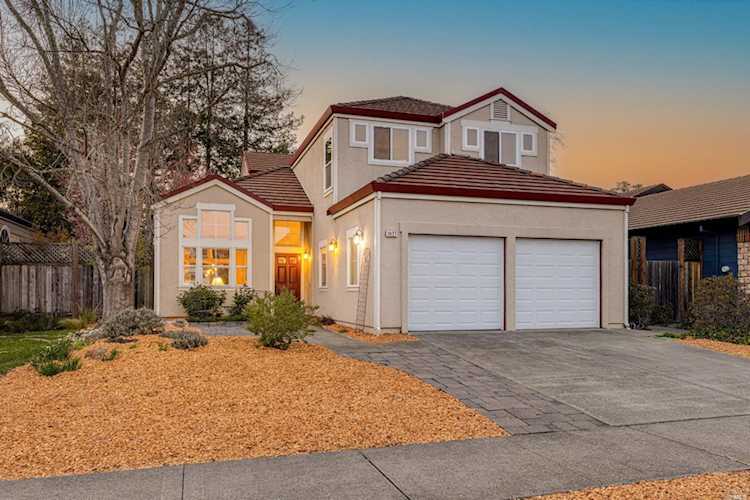 1627 Cabernet Court Petaluma, CA 94954