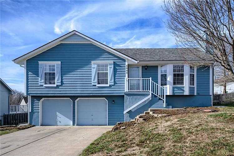 2009 SW 2nd St Lee's Summit, MO 64081