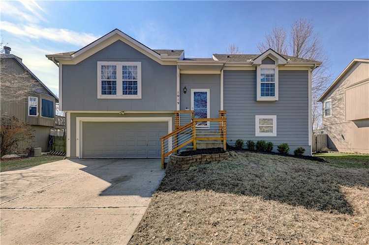 1019 N Logan St Olathe, KS 66061