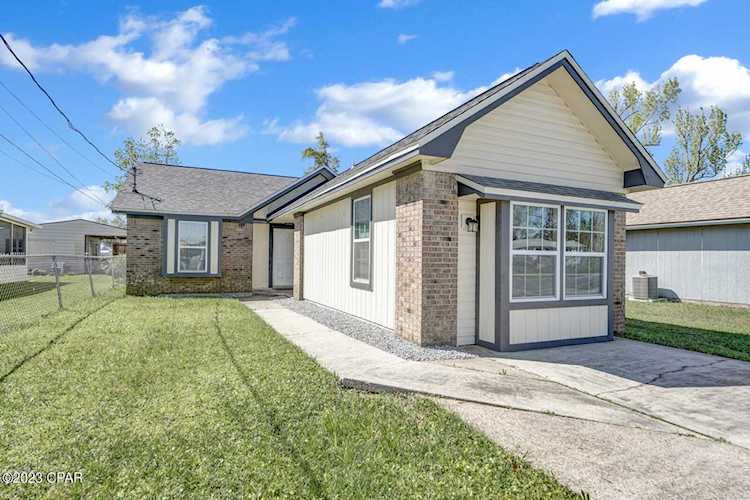 5142 Lake Dr Panama City, FL 32404