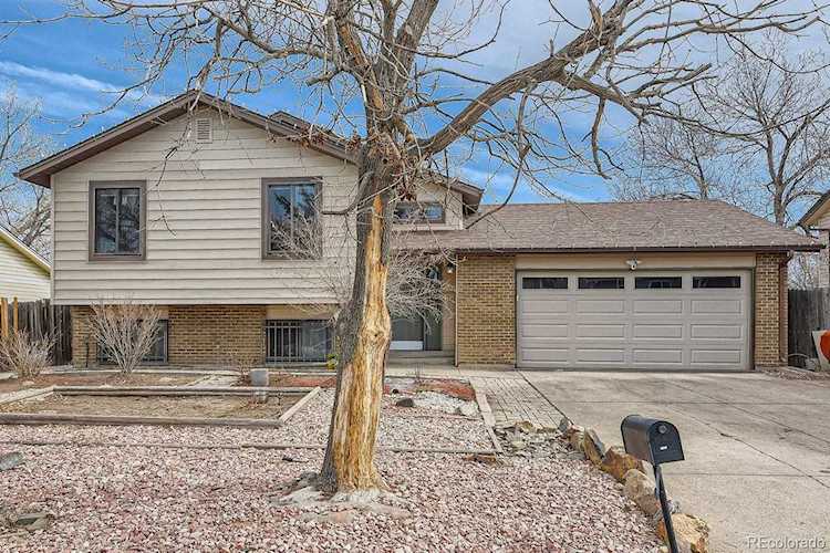 2402 Granby Way Aurora, CO 80011 | MLS® 8716504 Photo 1