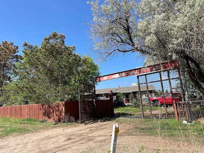 15521 Telluride Brighton INVESTOR SPECIAL! CASH BUYERS ONLY!! FIXER UPPER! Plenty of room for toys and RVs!! NO HOA!... Brighton Adams CO 80601 6343430 home for sale $499,500 6343430 Photo 1