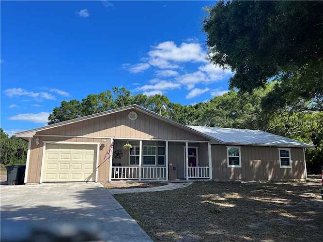 4220 Mccarty Rd Fort Pierce, FL 34945