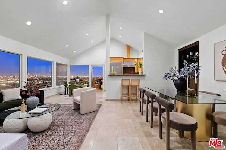 8401 Hillside Ave Los Angeles, CA 90069