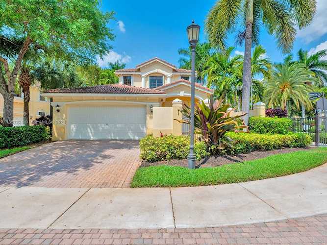1697 Passion Vine Cir #22-2 Weston, FL 33326