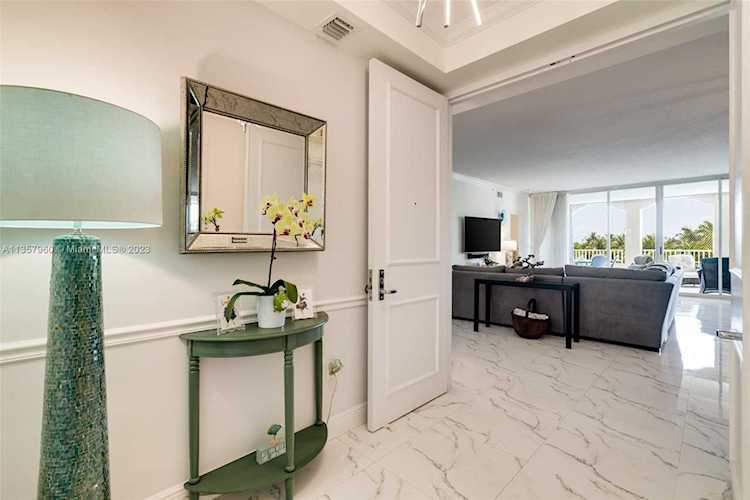 745 Crandon Blvd #408 Key Biscayne, FL 33149