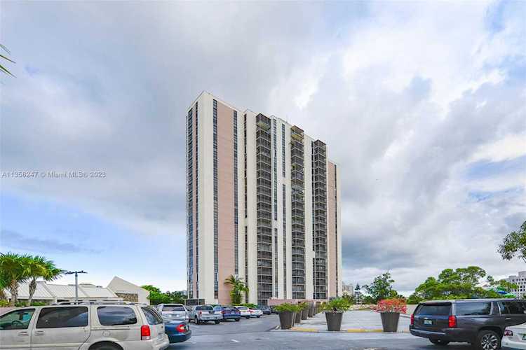 20335 W Country Club Dr #1210 Aventura, FL 33180