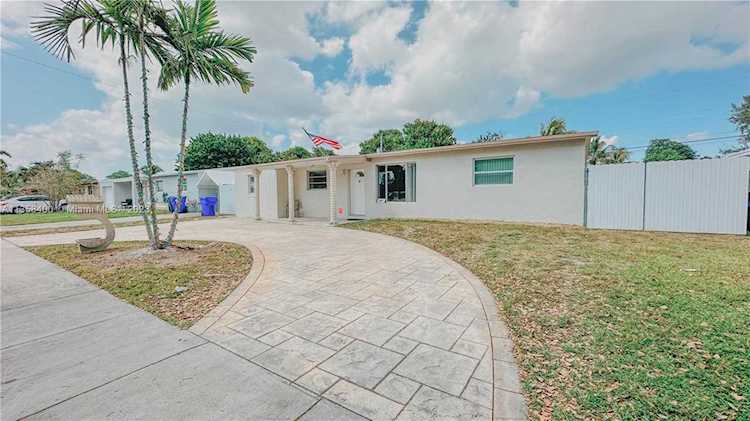 6851 Taylor St Hollywood, FL 33024