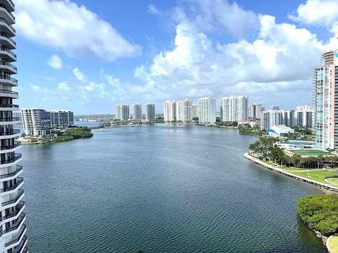 3530 Mystic Pointe Dr #1905 Aventura, FL 33180