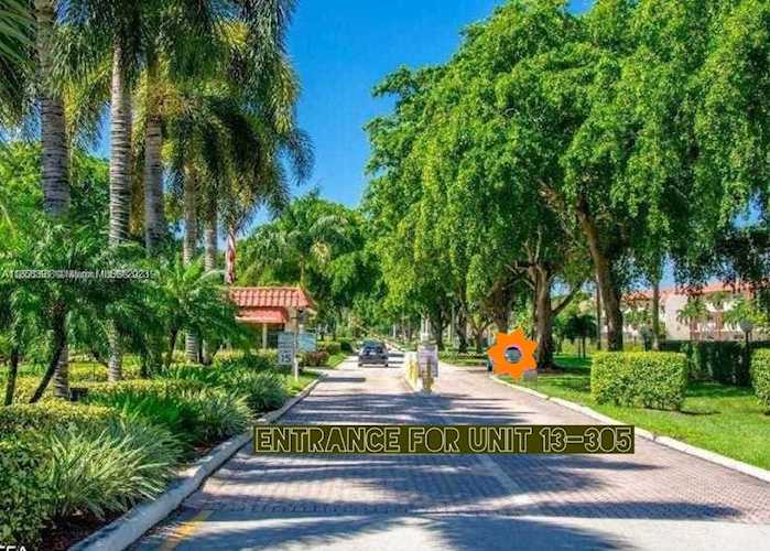 9623 S Hollybrook Lake Dr #305 Pembroke Pines, FL 33025