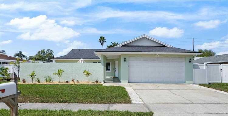 10424 118th St Seminole, FL 33778