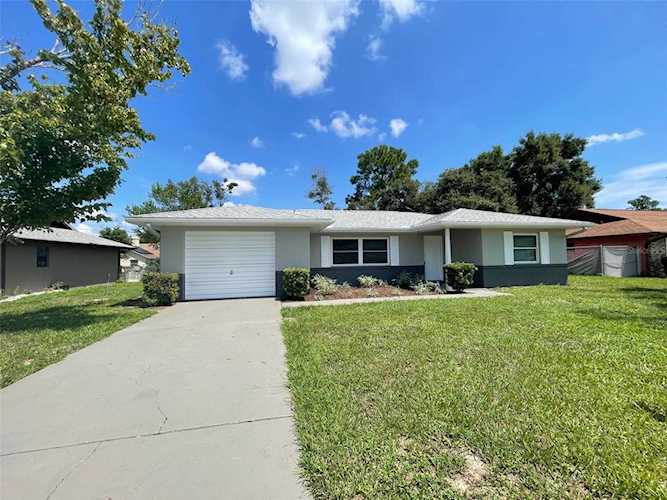 956 Feather Dr Deltona, FL 32725