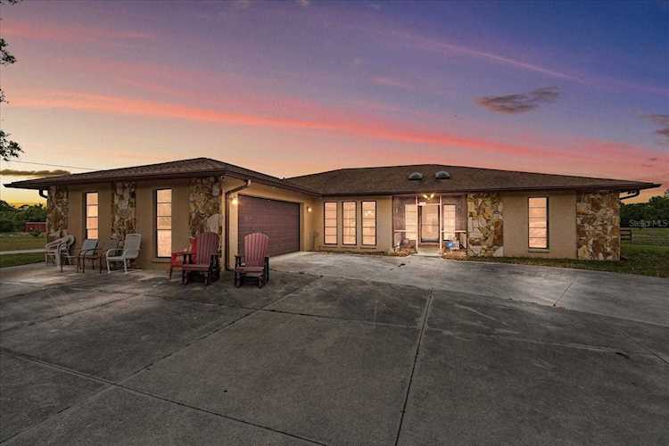 2421 Slough Rd Sarasota, FL 34240