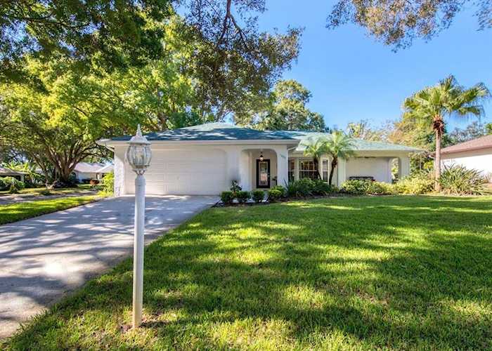1280 Gillespie Dr Palm Harbor, FL 34684