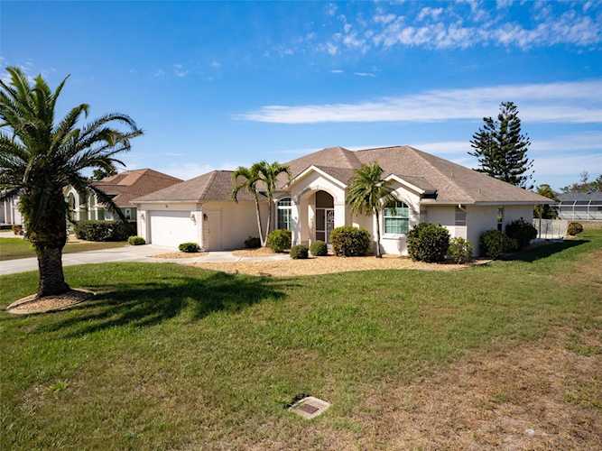 35 Sportsman Ct Rotonda West, FL 33947