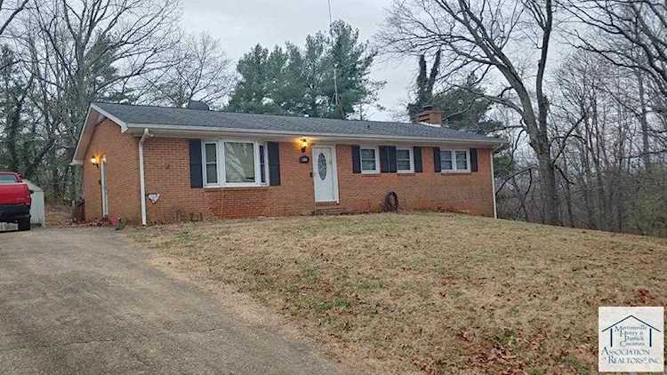 220 Round Hill Martinsville, VA 24112