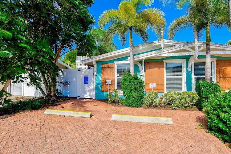 3204 6th Ave #8 Holmes Beach, FL 34217