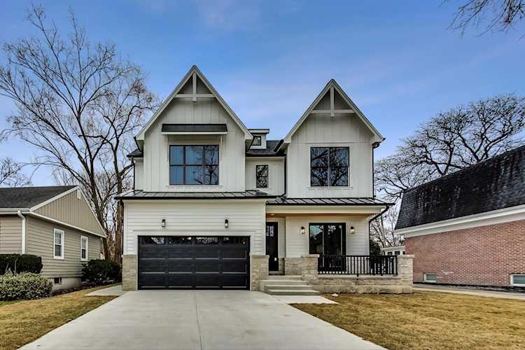 PHOTOS & DETAILS: 213 S Berkley Ave, Elmhurst, IL 60126 For Sale - MLS #11739131 - Photos, Virtual Tour, School Info - Real Estate Listing Info Photo 1