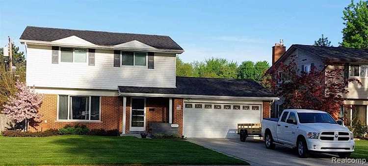 40591 Irval Sterling Heights, MI 48313